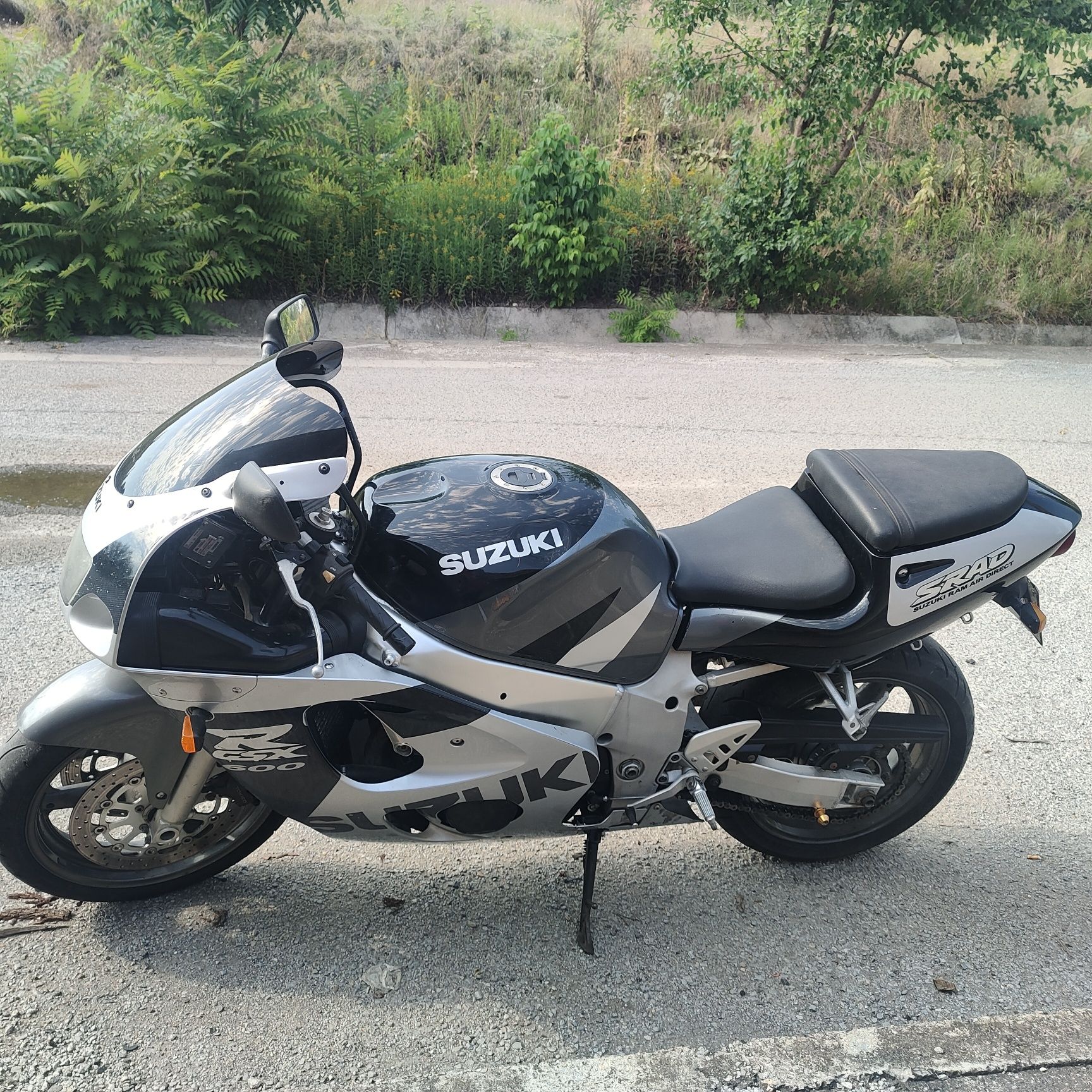 Suzuki gsxr 600 srad