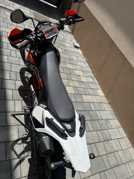 Vând KTM 690 Enduro R