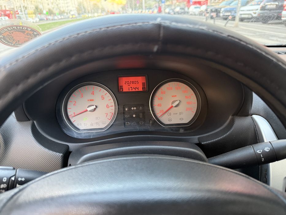 Logan benzina 1.6 16V 105 CP - an 2008 - 203000 km