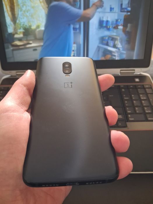 Vand Oneplus 6t impecabil, de 128 gb si 8 gb ram!