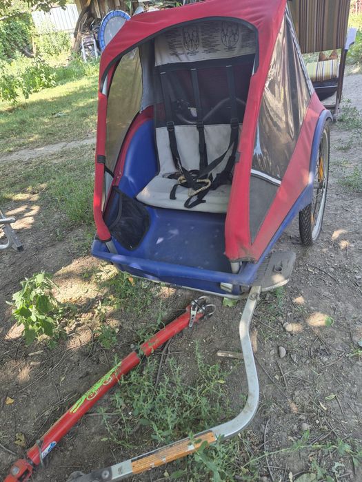 Vand remorca de copii pentru bicicleta