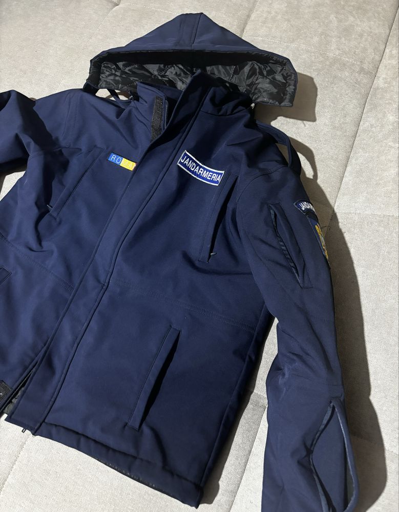 Geaca Softshell cu mesadă si glugă JANDARMERIA