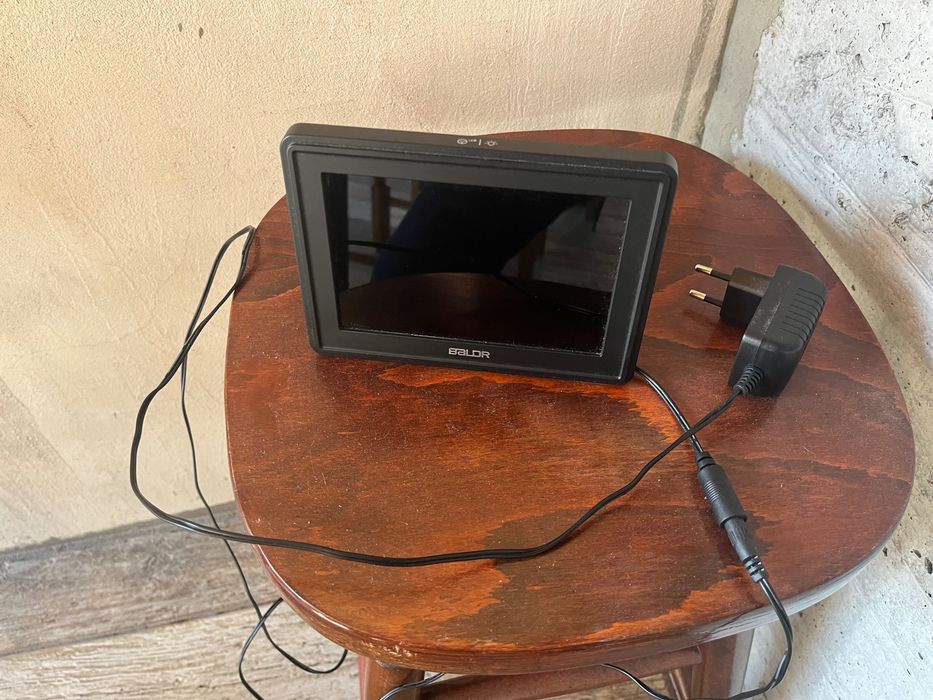 Дигитален радио сверяем часовник.Метеорологична станция