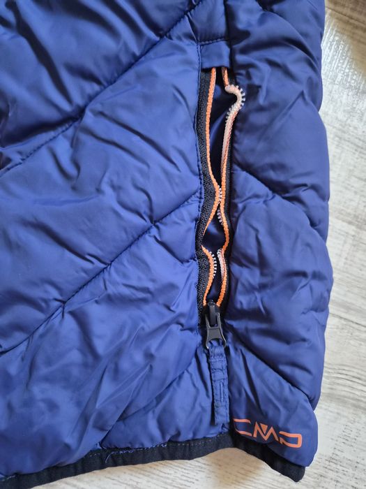 Продавам елек момче