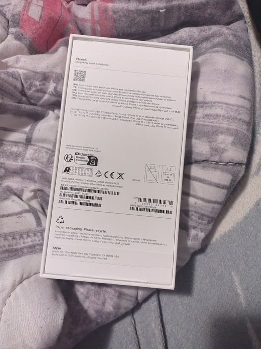Vând iPhone 17 Blue Nou