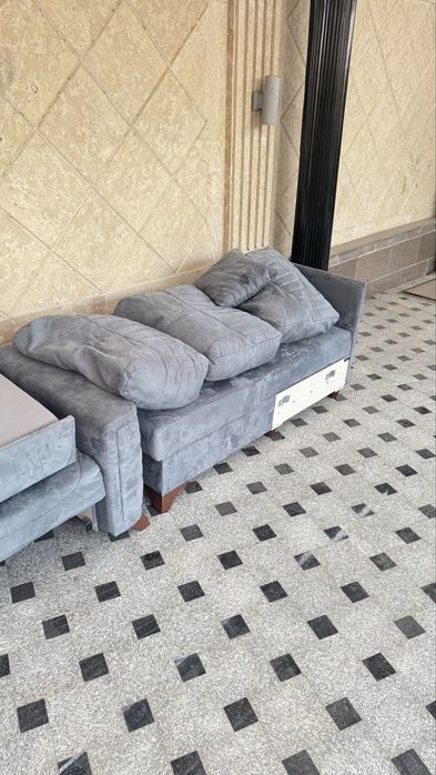 Угловой диван продается( подушки в подарок)