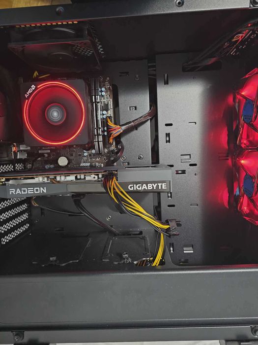 PC GAMING Ryzen 5600x, RX 6600XT Gigabyte, 16gb ram, cs 2 - 300-400fps