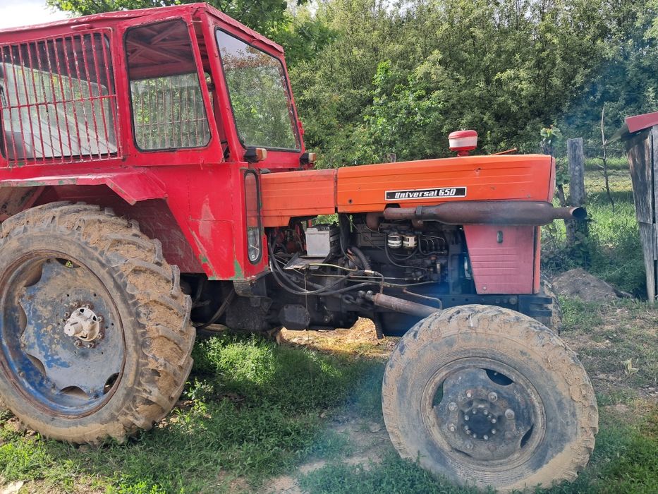 Vând Tractor U651