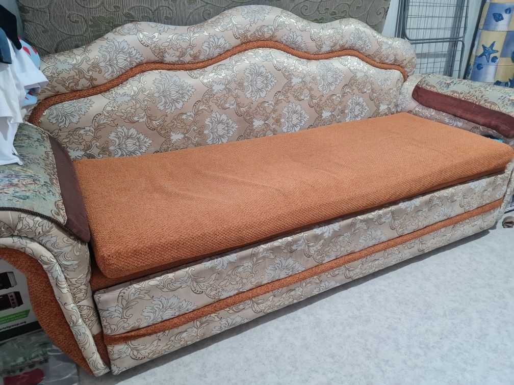 Продам диван (тахта)