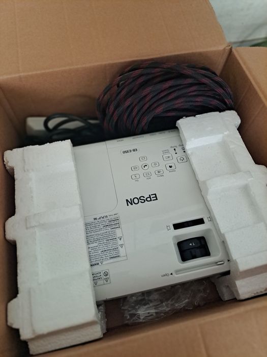 Protektor sotiladi  .проектор сотилади