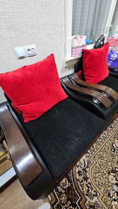 Продается мягкая мебель, диван и два кресла