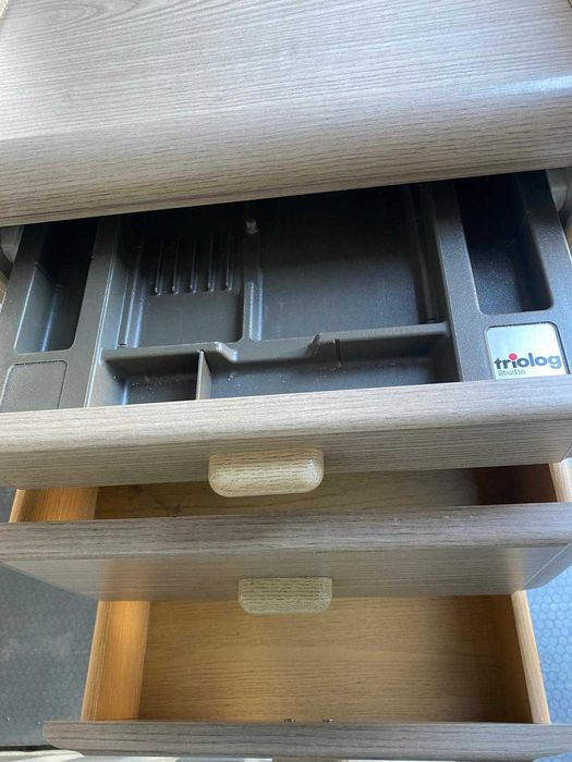 Vând masă de birou