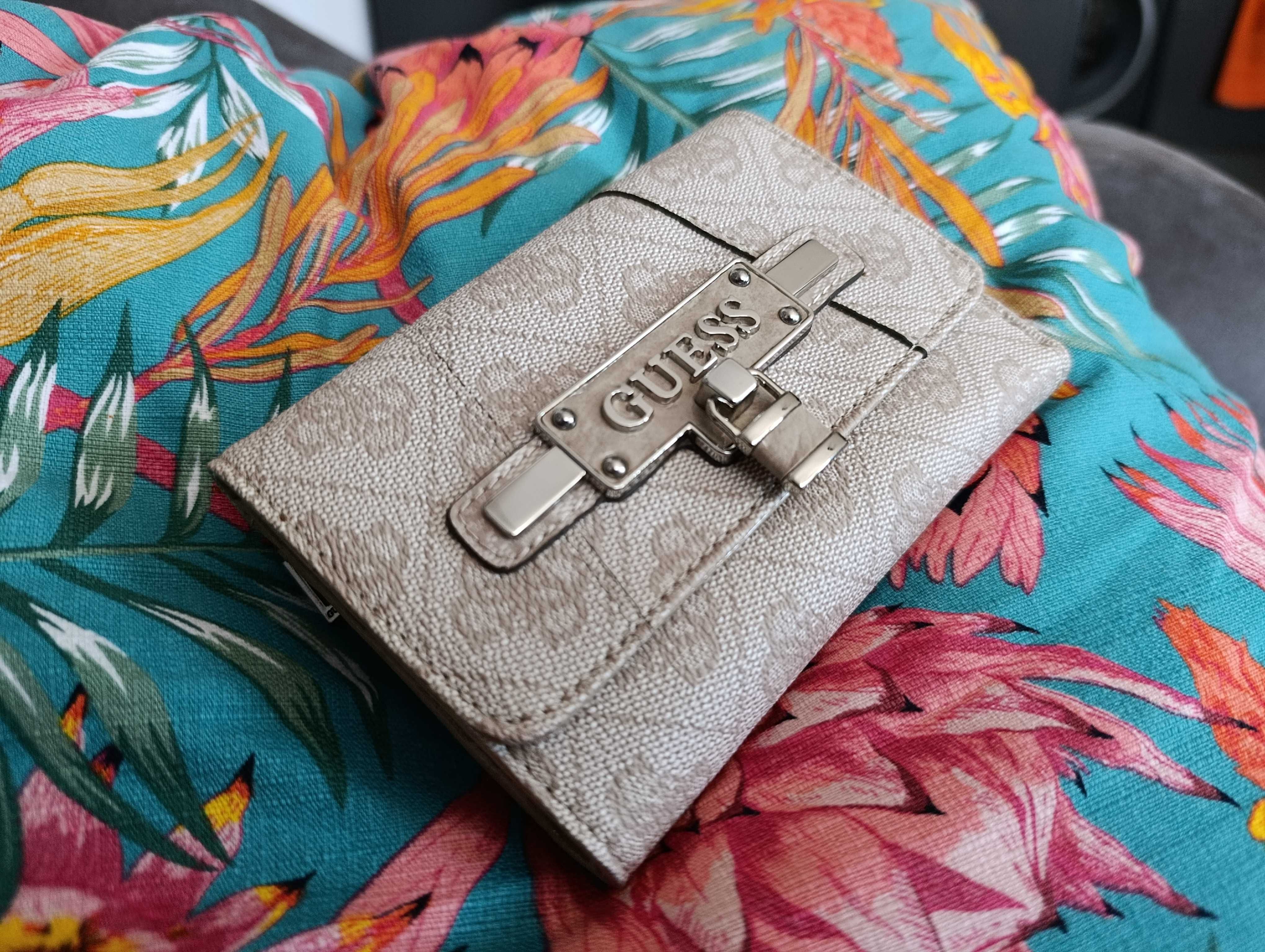 Дамско портмоне GUESS