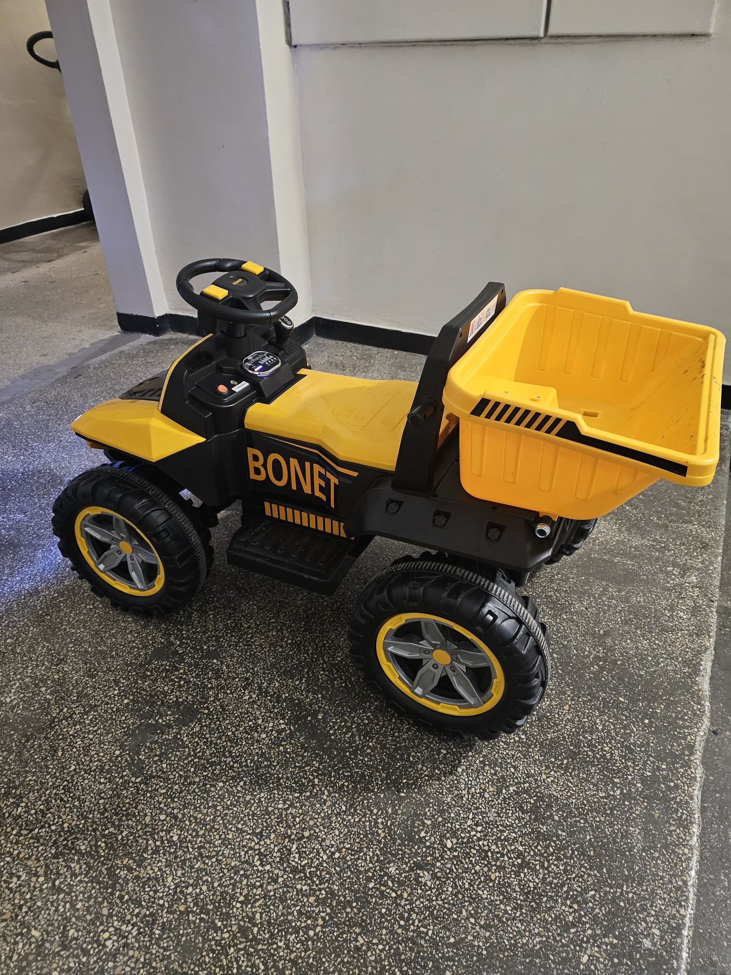 Mașinuța electrică copii 3-6 ani