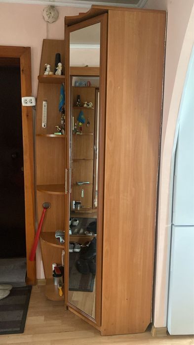 Угловой шкаф для прихожки б/у в хорошем состоянии