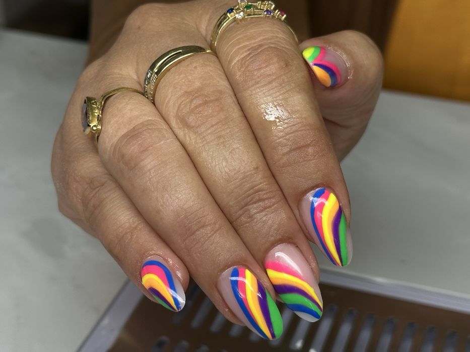 Manichiura cu gel / programari disponibile ptr luna Decembrie