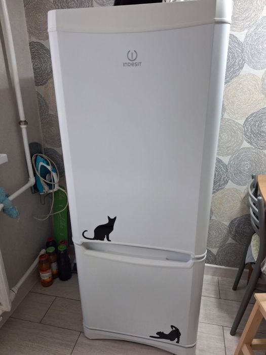 В продаже холодильник