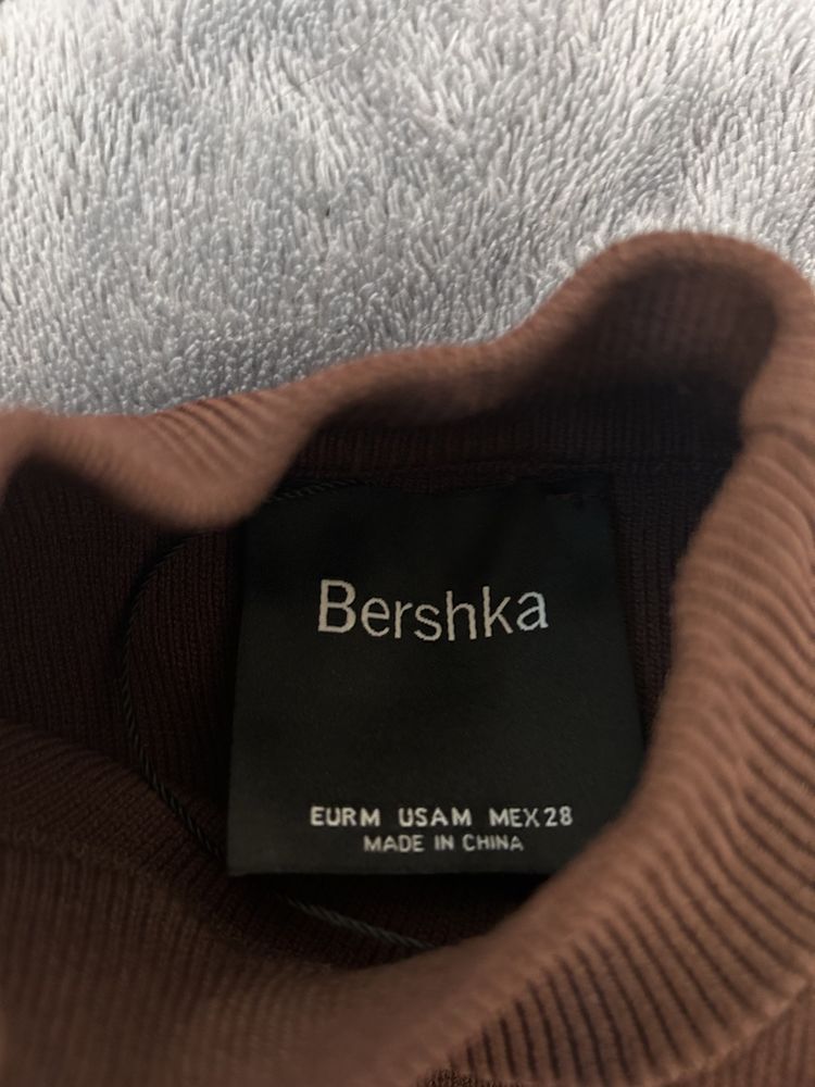 Bluza bershka mărimea S-M