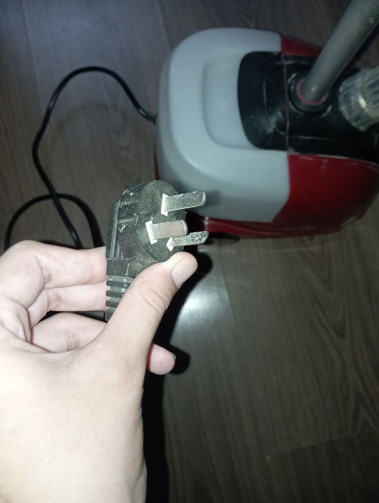 Паравой утюг продам