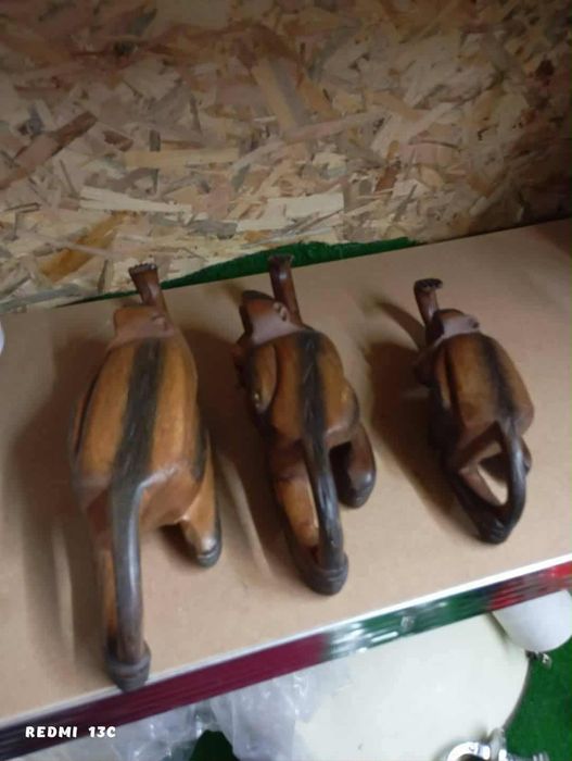 Маймуни дърворезба