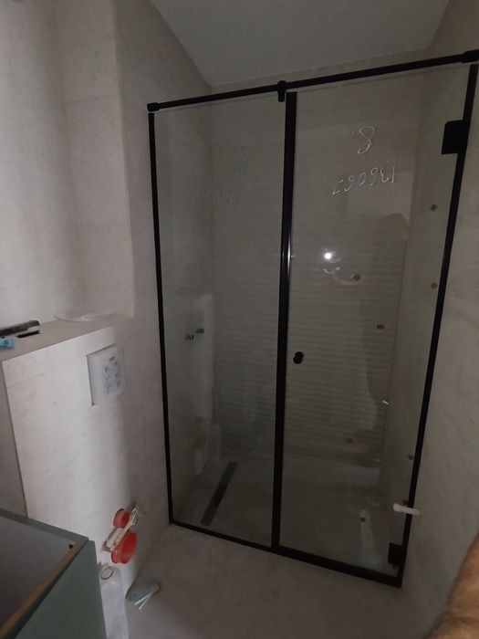 Cabine de dus si paravane din sticla