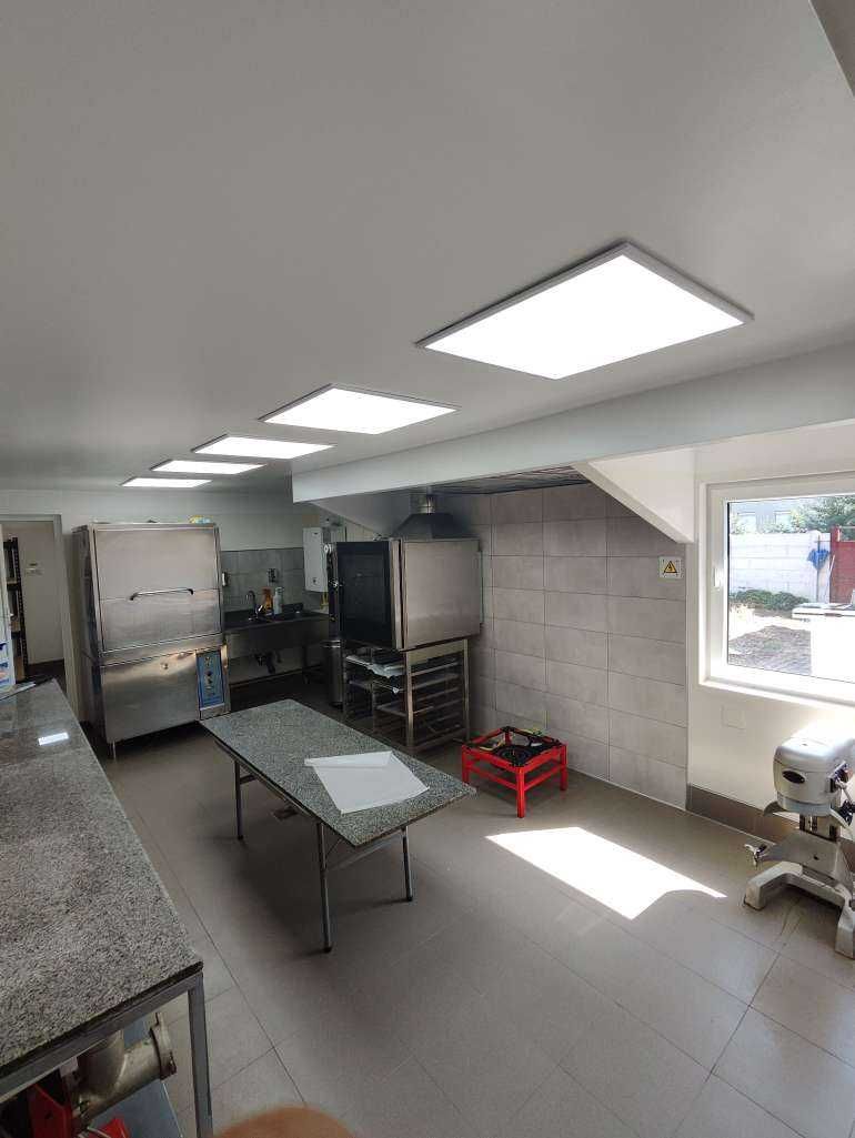 Casă renovată + spațiu multifuncțional (laborator/birou/locuință)