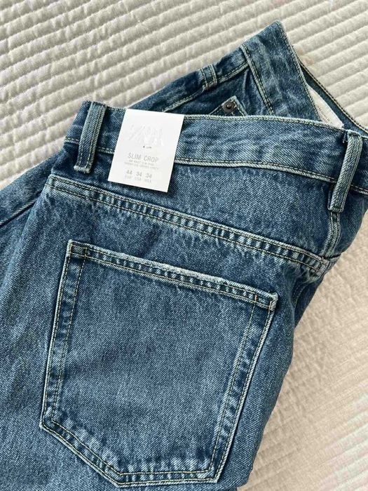 Вталени скъсени дънки от Zara