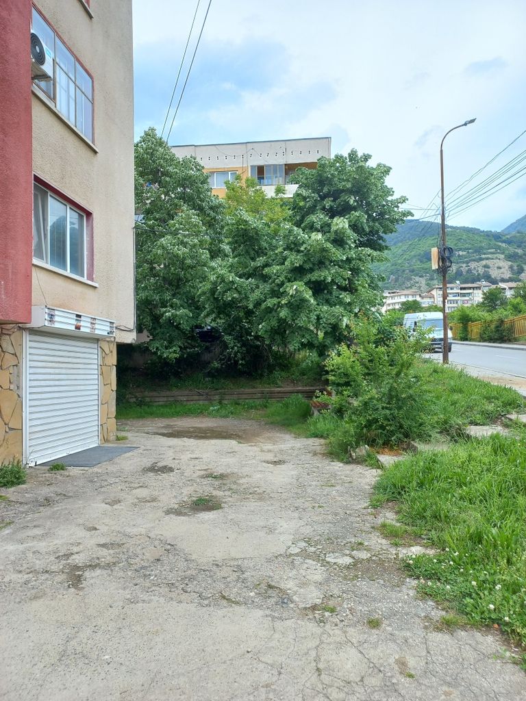 Дава се под наем  в Карлово -  кв.м за 102 € - Снимка #2
