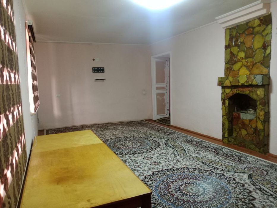 Uy sotiladi jizzax shaxar navoiy max u.shokirov beton kucha