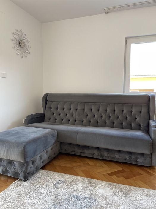 Canapea Extensibilă - Eleganță și Spațiu de Depozitare