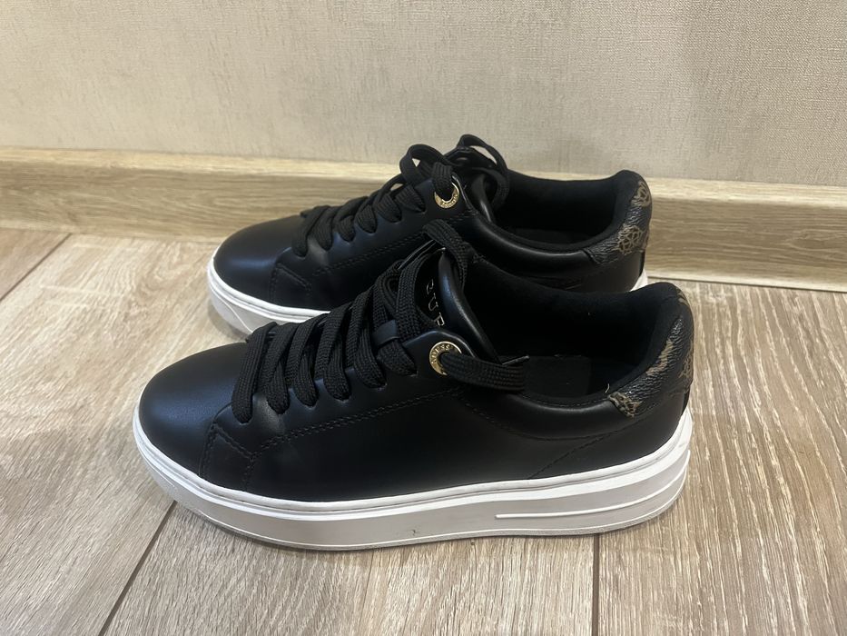 Дамски кецове Guess