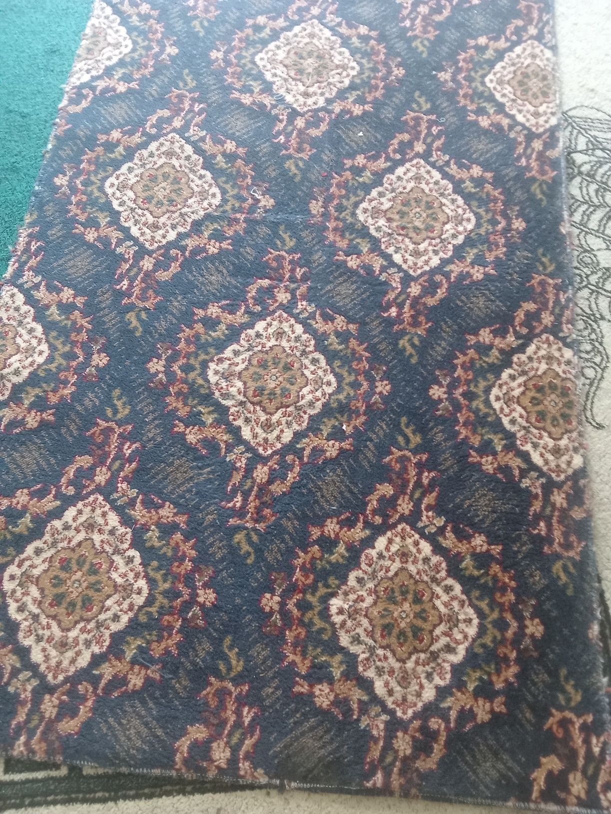Gilam eni 1 metr bo'yi 4 metr