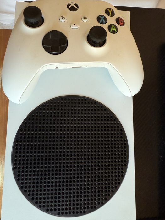 Xbox series S 512 gb 2 контролера