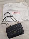 Оригинилна дамска чанта Guess с прахообразна торбичка