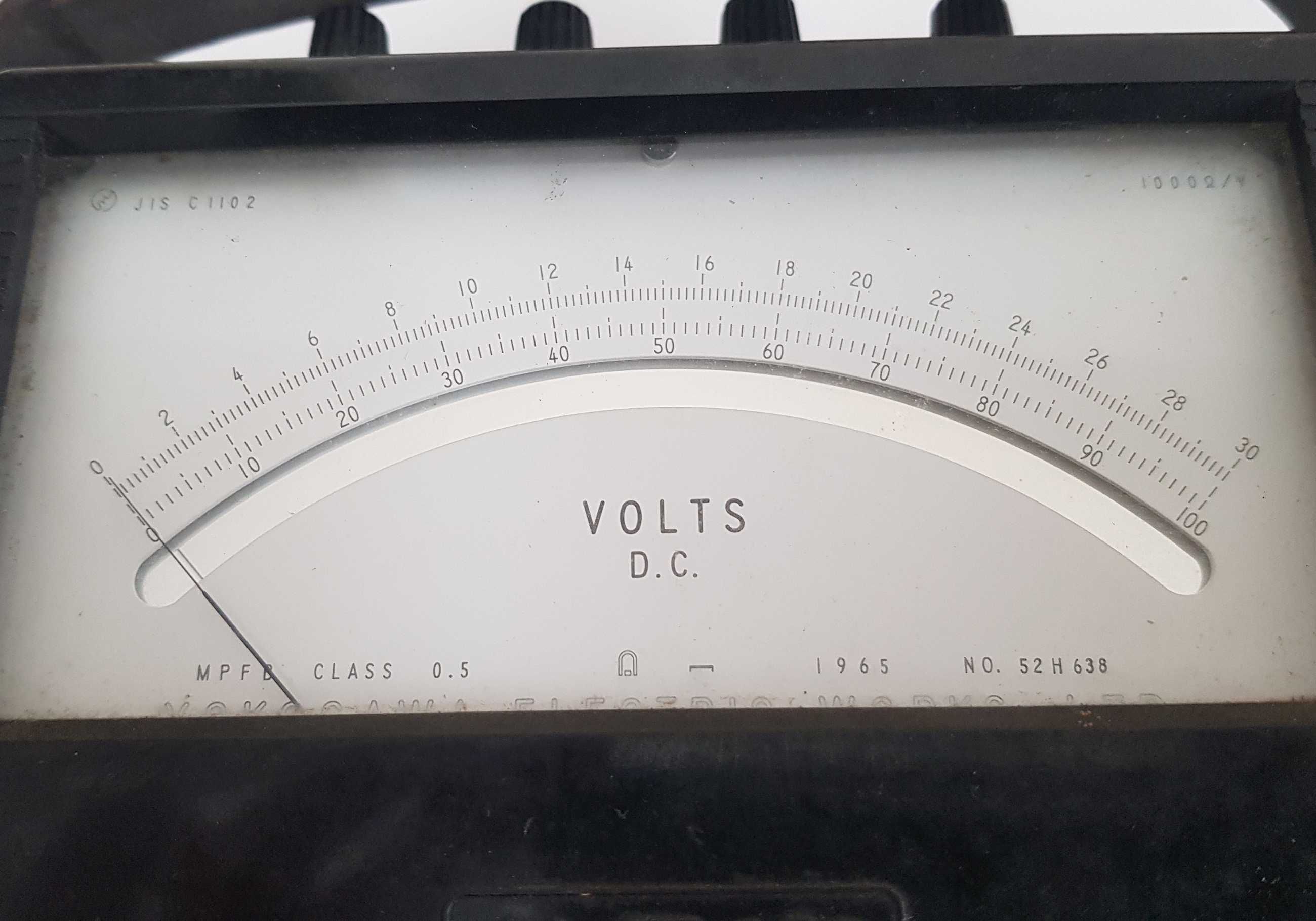 Voltmetru analog Japonez functional vintage