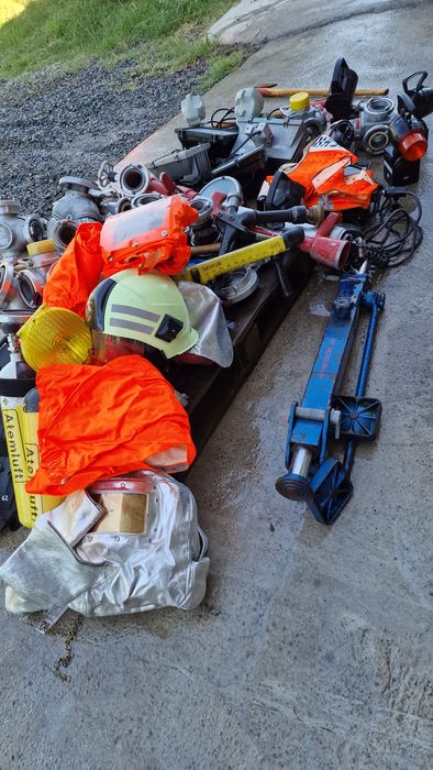 Accesorii pompieri Furtune 2/ 3 toli Scara Pisto  aparat respirat bute