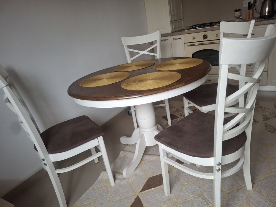 Vând masa cu 4 scaune