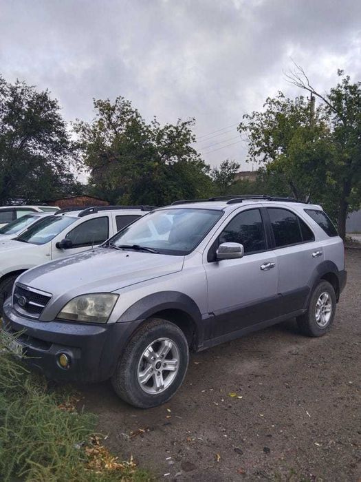 Киа соренто 2006 га 2.4 бензин на механике задний привод продам или об