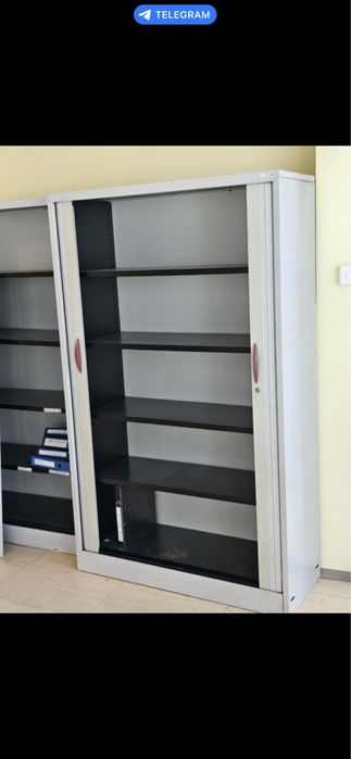 Метален шкаф стелаж за документи и инстрименти