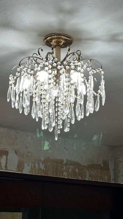 Продам ковры,люстра,сервант
