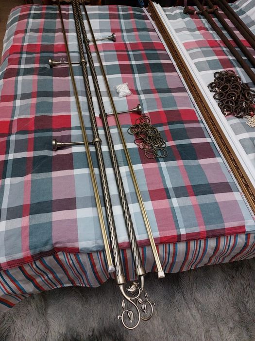 Продам гардины почти новые большая деревяная  кованная можно на спальн