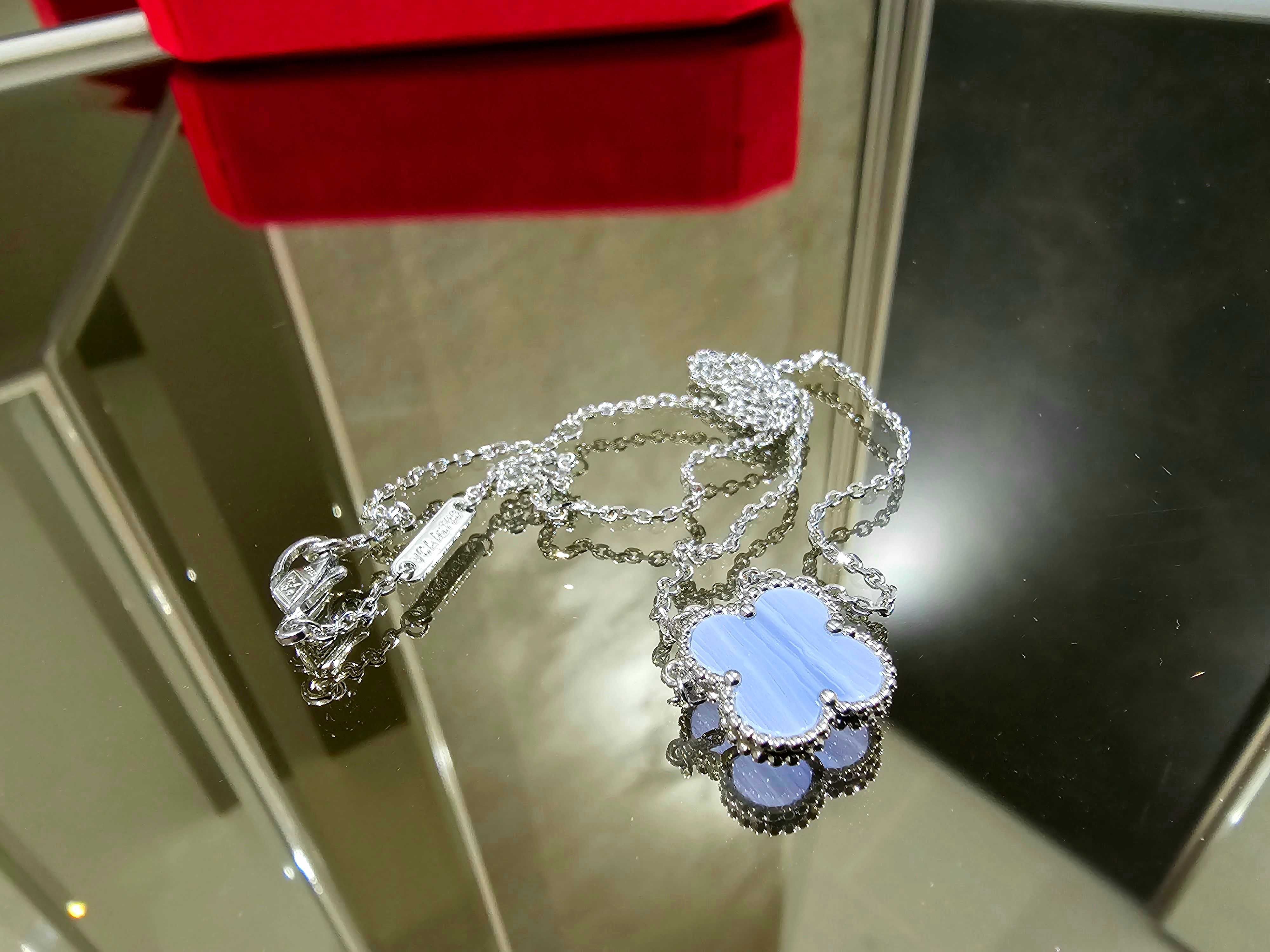 Van Cleef & Arpels VCA Silver Chalcedony Alhambra Clover Дамско Колие