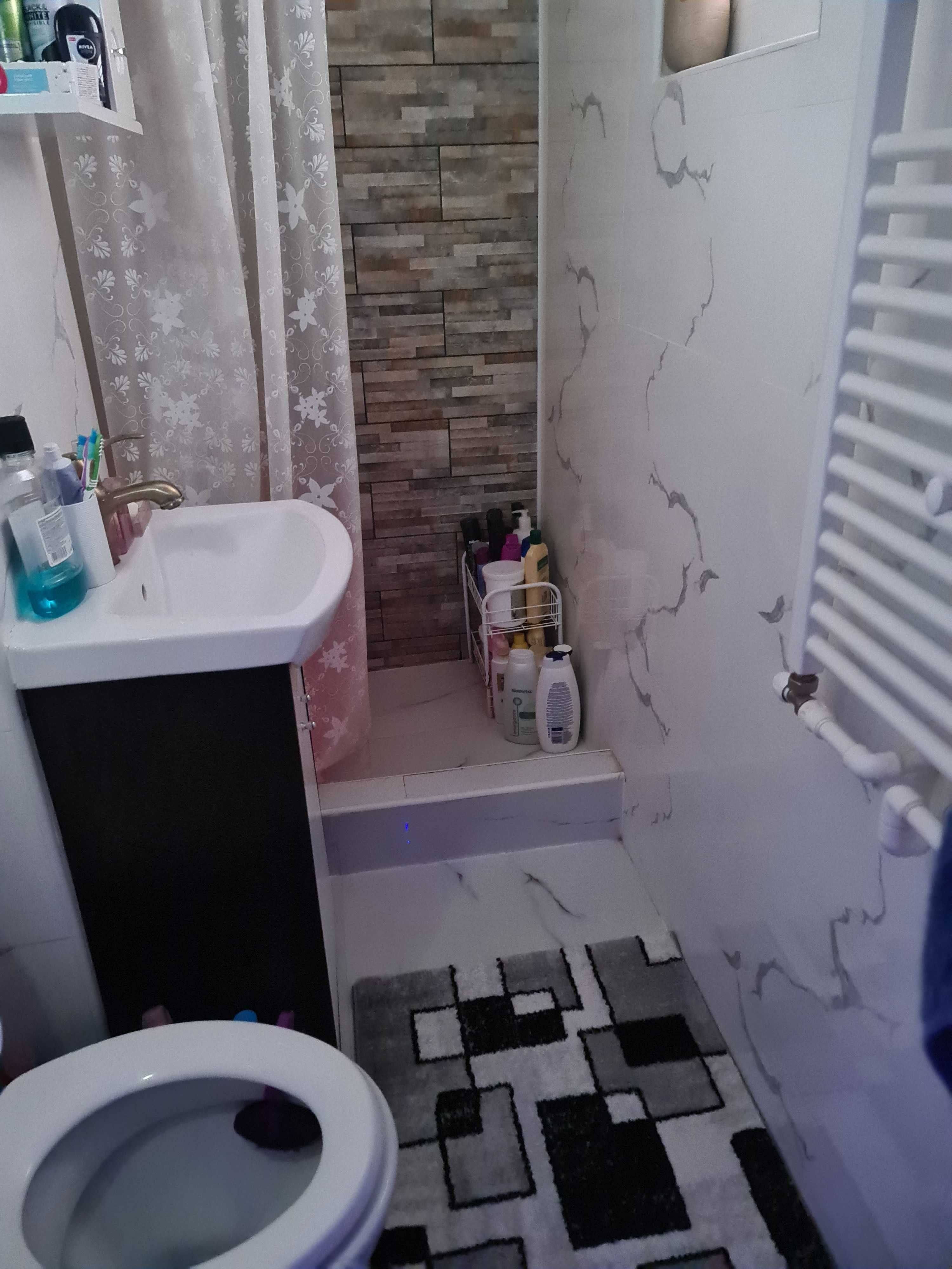 Vand apartament...