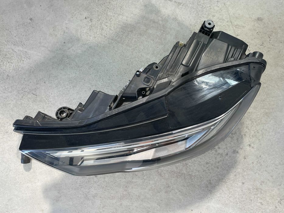 Far stanga Matrix Audi A6 C8 cod 4K0941039A