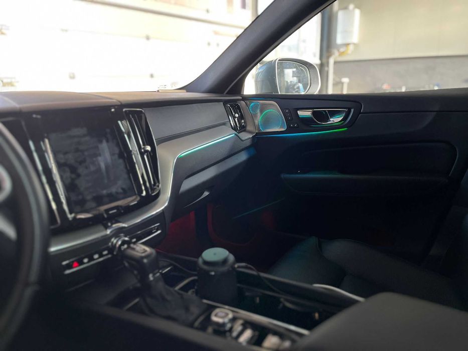 Lumini ambientale LED dedicate VOLVO