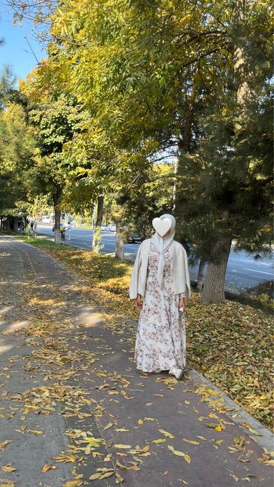 yozgi koylak juda chiroyli turadi asrab kiyilgan