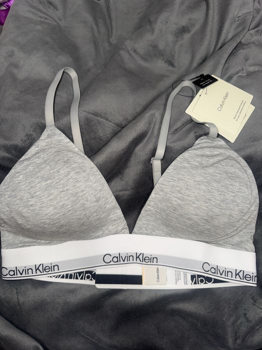 Calvin Klein сиво бюстие чисто ново в Mразмер идва с етикет неизползва