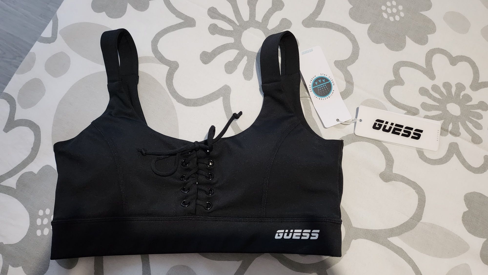 Дамски топ Guess