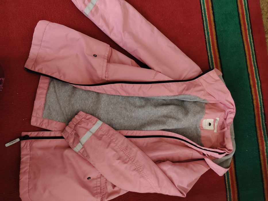 Ветровка плащ на флисовой подкладка на 9-10 лет. В отличном состоянии