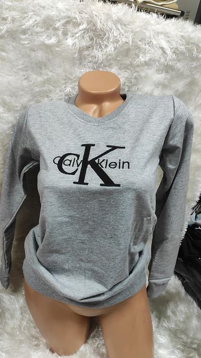 Bluze Damă, modelele și mărimi diferite